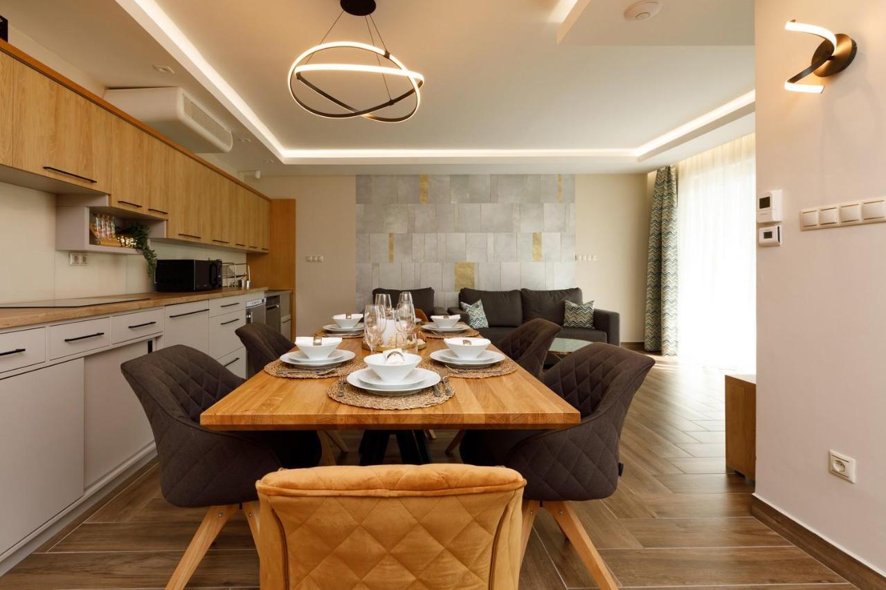 Royal Cafe Apartman Keszthely Bagian luar foto