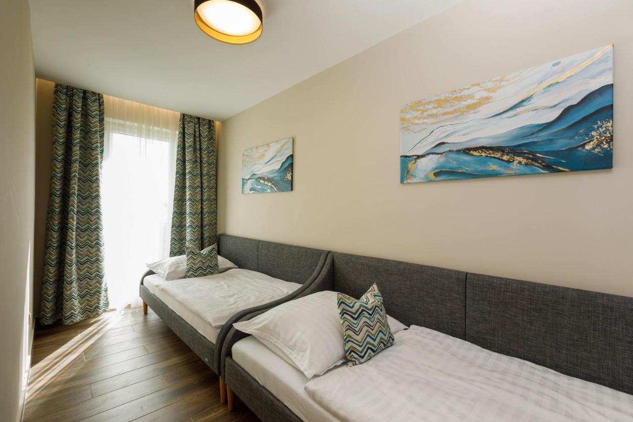 Royal Cafe Apartman Keszthely Bagian luar foto