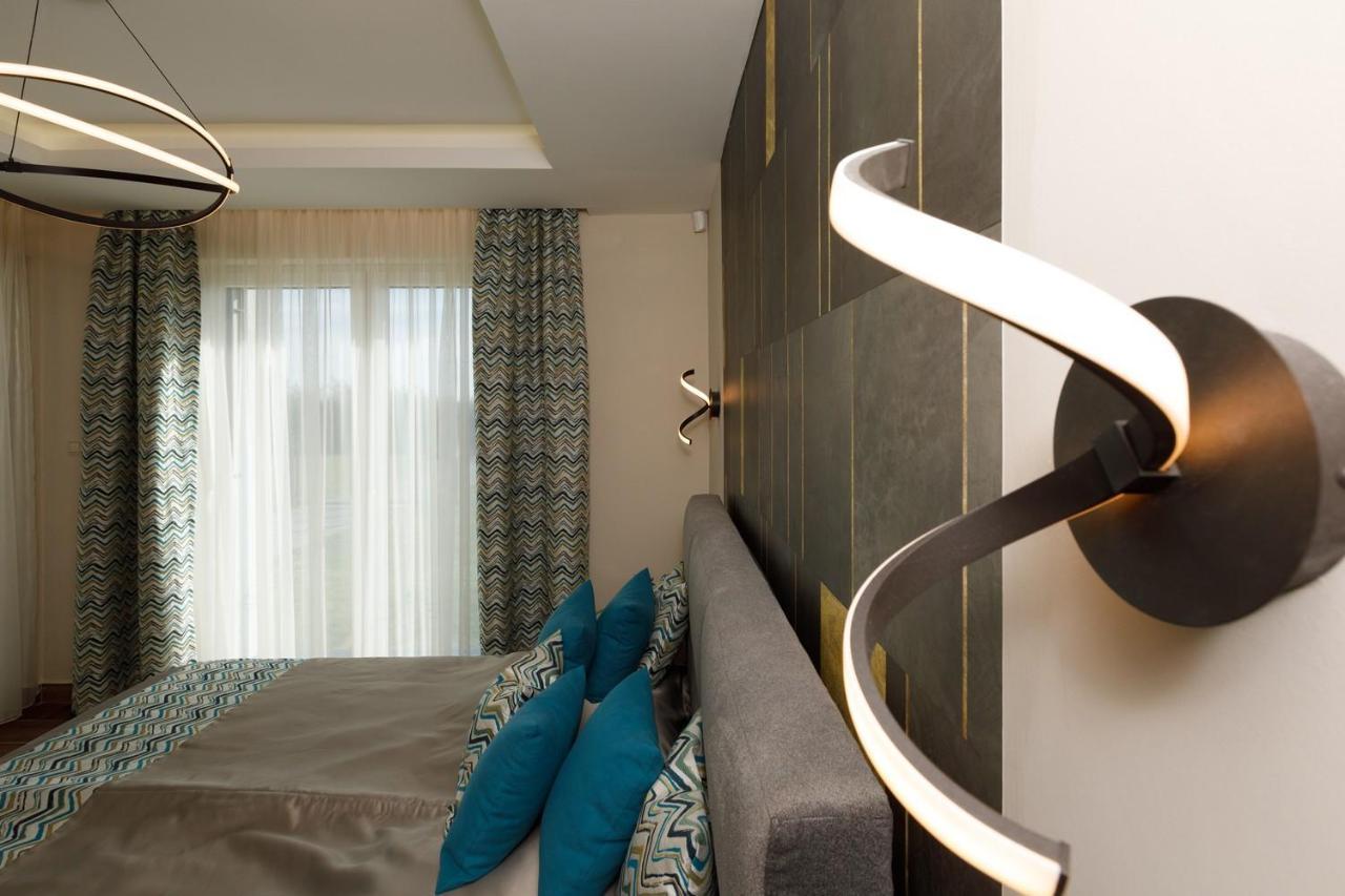 Royal Cafe Apartman Keszthely Bagian luar foto