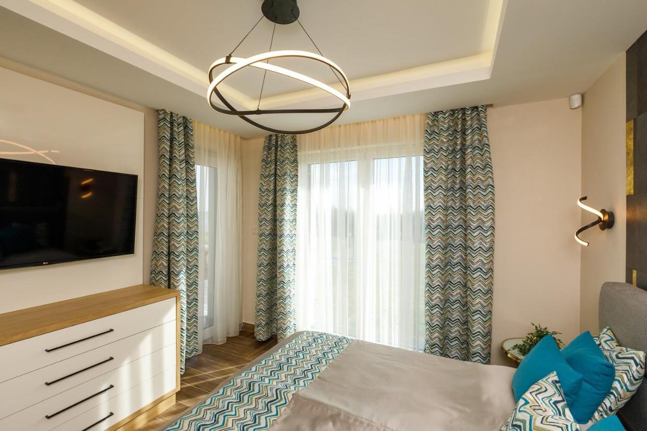 Royal Cafe Apartman Keszthely Bagian luar foto