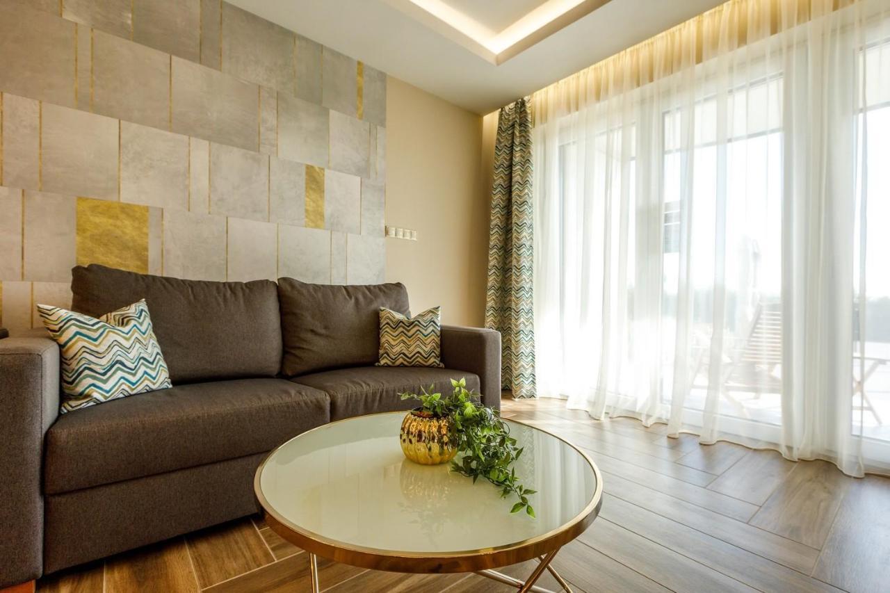 Royal Cafe Apartman Keszthely Bagian luar foto
