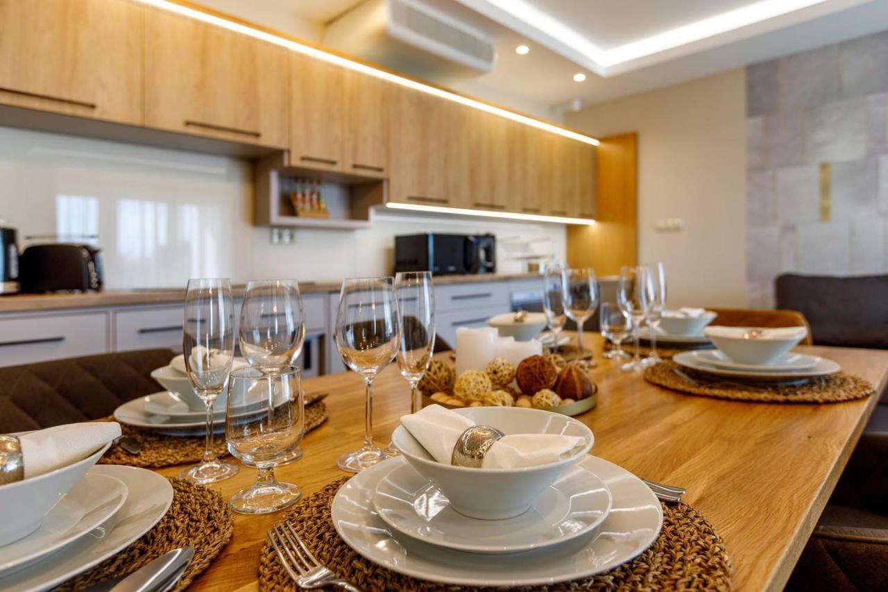 Royal Cafe Apartman Keszthely Bagian luar foto